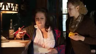 Anna Dymna i Sonia Bohosiewicz w scenie z "Ekscentryków..."