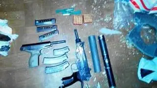 Arsenał znaleziony przez SBU w mieszkaniu w Kijowie