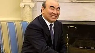 Askar Akajew (Wikipedia/White House)