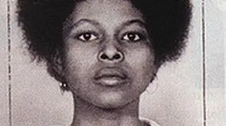Assata Shakur w 1973 roku po zatrzymaniu przez policję