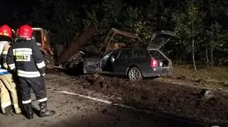 Audi musiało z dużą siłą uderzyć w tył rozrzutnika  