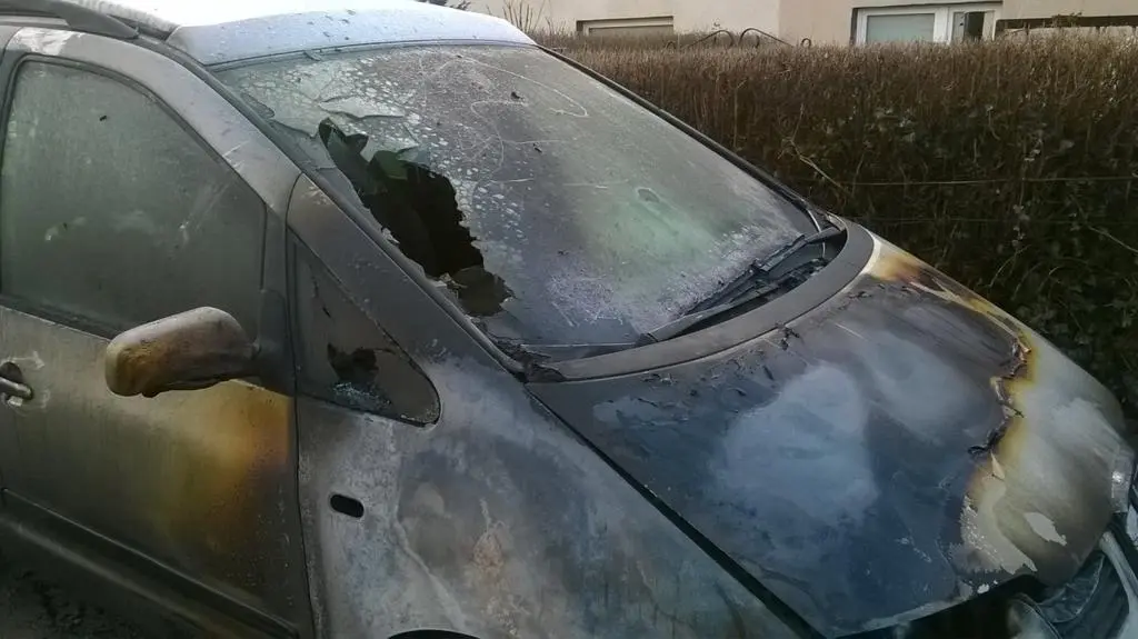 Auta nie spłonęły całkowicie 