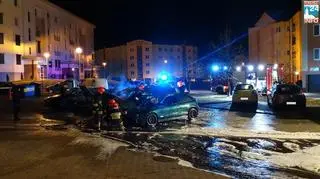 Auta stały na parkingu na os