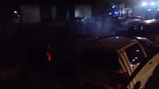 Auta stały na terenie jednej posesji