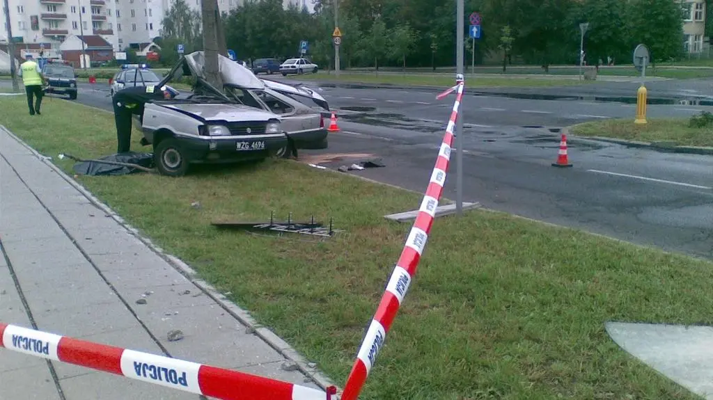 Autem jechały 4 osoby (fot. internauta Paweł)