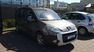 Auto stało pod sklepem ponad pół godziny