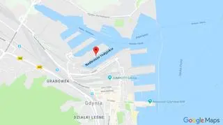 Auto wpadło do wody przy Nabrzeżu Indyjskim 