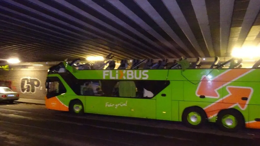Autobus stracił dach