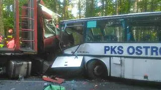 Autobus szkolny zderzył się z ciężarówką