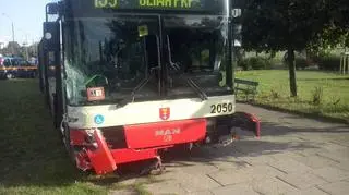 Autobus zderzył się a samochodem osobowym 