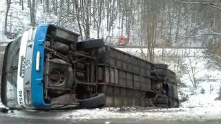 Autobusem jechały 22 osoby 
