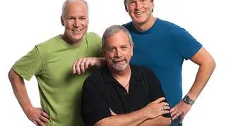 Autorzy rankingu na najgorszy film wszech czasów: Mike Nelson, Kevin Murphy i Bill Corbett 