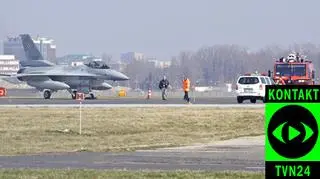 Awaryjne lądowanie samolotu na Okęciu (foto: Maciej Nowicki)