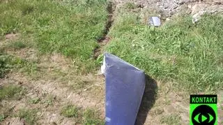 Awionetka, uderzając o drzewa, rozstrzaskała się
