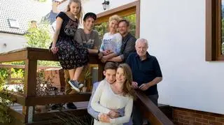 "Aż po sufit!" to nowy serial TVN, w rolach głównych wystąpią Edyta Olszówka i Cezary Pazura