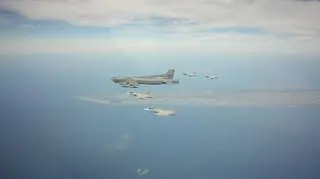 B-52 w eskorcie Szwedów. Unikalny widok
