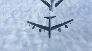 B-52H Stratofortress ‏dotankowywany w trakcie lotu 