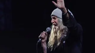 "Babcia" punk rocka Patti Smith zaśpiewa  "A Hard Rain's A-Gonna Fall" Dylana