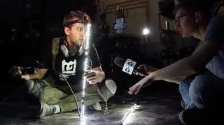 Badacze używają endoskopu