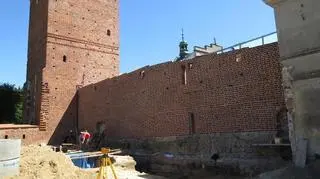 Badania są prowadzone przy Bramie Opatowskiej w Sandomierzu