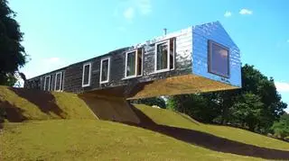 Balancing Barn dom, który balansuje w powietrzu (fot. MVRDV)