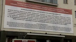 Baner na budynku "Solidarności"