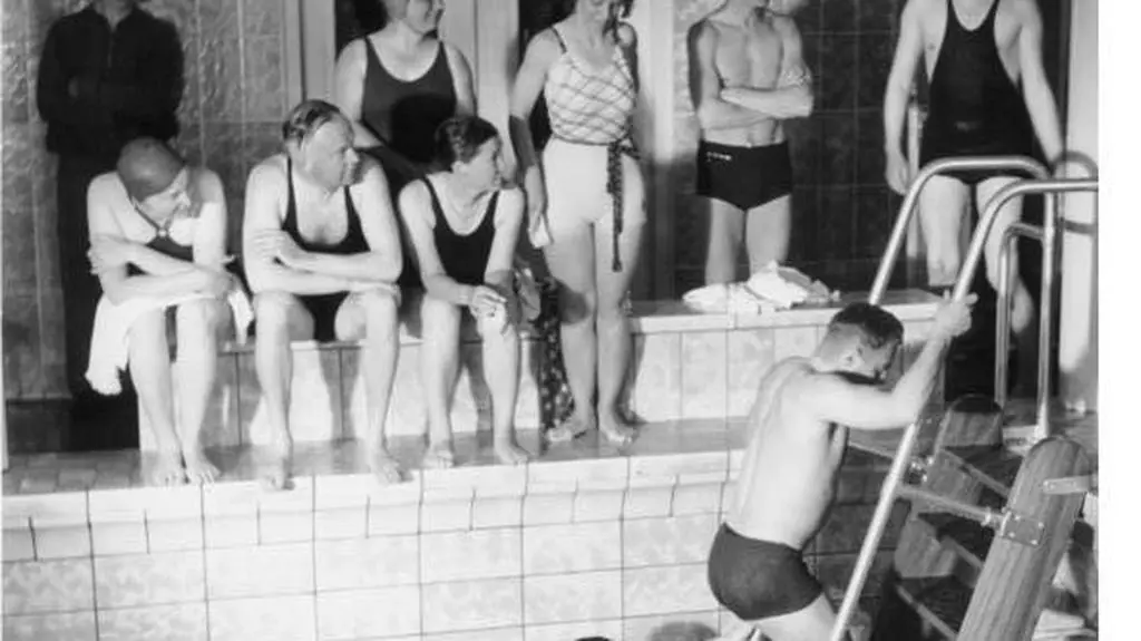 Basen na statku, 1938 rok