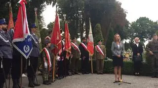 Błąd na tablicy pamiątkowej odsłoniętej w Sławnie