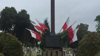 Błąd na tablicy pamiątkowej odsłoniętej w Sławnie
