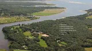 Blue Heron Farm jest ogromna - to 11,5 hektara zieleni (fot. Sotheby's)