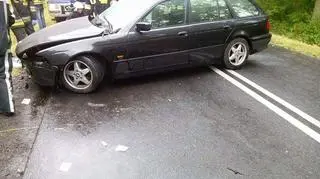 BMW blokuje drogę