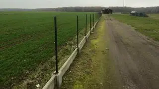 Boisko okradzione z bramek i płotu