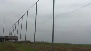 Boisko okradzione z bramek i płotu