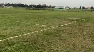 Boisko okradzione z bramek i płotu