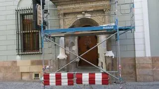 Brama znajduje się w centrum Wrocławia