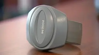 Bransoletka z nadajnikiem, fot. TVN24