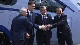 Bronisław Komorowski w Bydgoszczy odwiedza zakład PESA