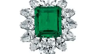 Broszka Bvlgari ze szmaragdem i brylantami została sprzedana za 6,5 mln dol. (fot. Christie's)