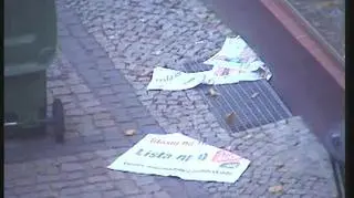 Broszury leżały na ulicy 
