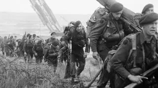 Brytyjska piechota morska na plaży "Sword" (6.06.1944 r.)