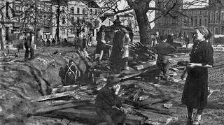 Budowa schronu na pl. Poznańskim w Bydgoszczy - sierpień 1939 roku