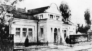 Budynek oddziału położniczego Szpitala Wszystkich Świętych w Wieluniu, przed zbombardowaniem go przez lotnictwo hitlerowskie w dniu 1 września 1939