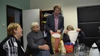 Burmistrz Mnichovo Hradiště przekazał dziewczynce prezenty