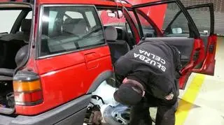 Bursztyn w progach pojazdu 