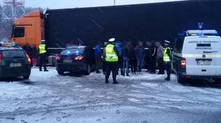 Busem jechały łącznie 43 osoby