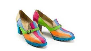 Buty pomalowane przez Henryka Stażewskiego
