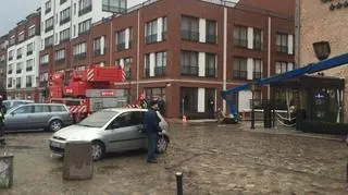 Być może podnośnik przewrócił silny podmuch wiatru 