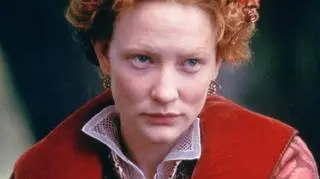 Cate Blanchett jako królowa Elżbieta I w filmie "Elizabeth"