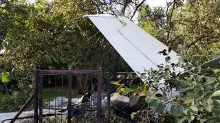 Cesna spadła do ogródka działkowego w pobliżu łódzkiego lotniska