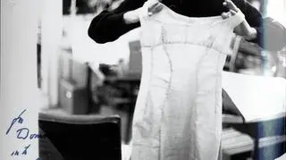 Charles James podczas pracy, 1969